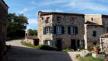 Le village de Randol au-dessus de la Monne