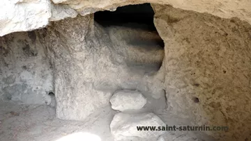 Habitations troglodytiques creusées dans le tuf, Monton