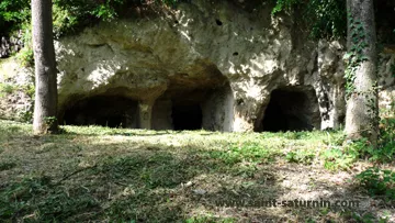 Les grottes troglodytiques de Monton