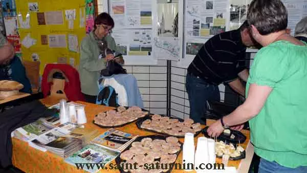 Stand de dégustation des régions à Saint-Saturnin