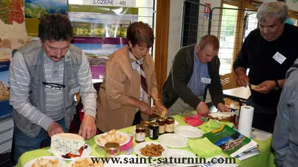 Stand de spécialités régionales à Saint-Saturnin