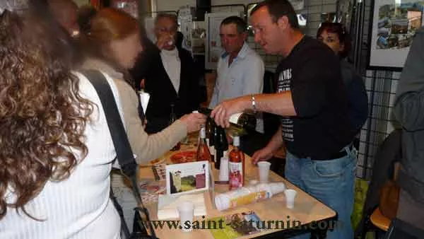 Fin de journée conviviale au village