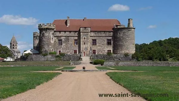 Le château royal de Saint-Saturnin, demeure de Catherine de Médicis