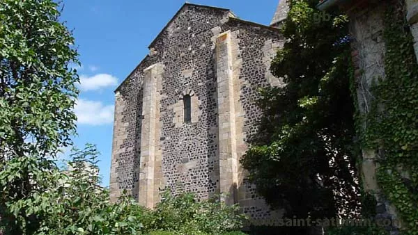 L'église romane de Saint-Saturnin et son clocher octogonal