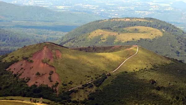 Panorama sur les volcans d'Auvergne depuis le puy de Dôme