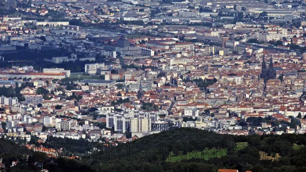 Vue sur Clermont-Ferrand depuis le puy de Dôme