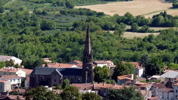 L'église et le château de Murol en Saint-Amant