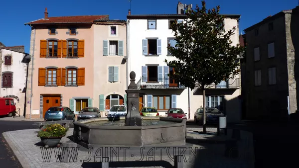 La grand-place de Saint-Amant-Tallende