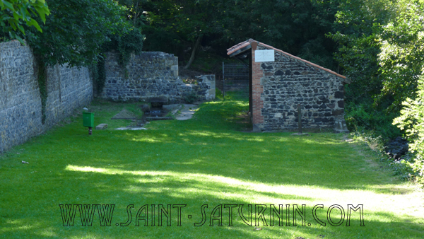 Saint Amant Tallende - VILLAGE DE SAINT SATURNIN