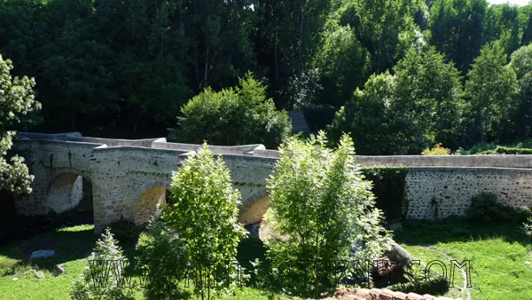 Le vieux pont sur la Monne, Saint-Amant-Tallende