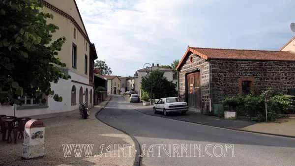 La route d'Aydat à Saint-Saturnin aujourd'hui