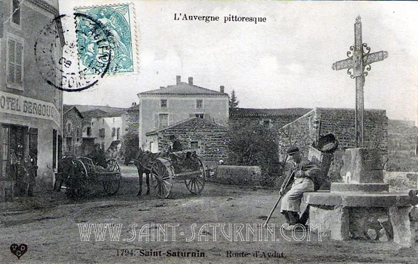 La route d'Aydat à Saint-Saturnin au début du XXe siècle