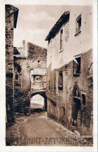 La rue de la Boucherie à Saint-Saturnin autrefois
