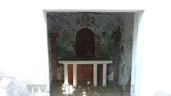L'édicule abritant la source de la Chapelle