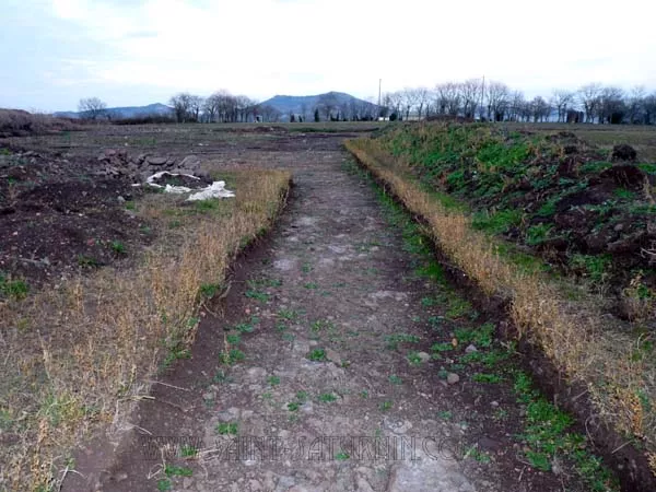 Vestiges de l'oppidum de Corent en 2012
