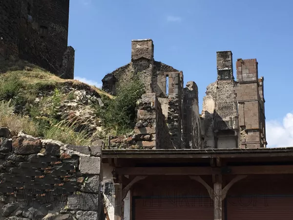 Les murailles du château de Murol