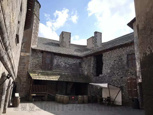 Le château de Murol, vue rapprochée