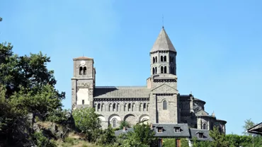 Le chevet de l'église de Saint-Nectaire