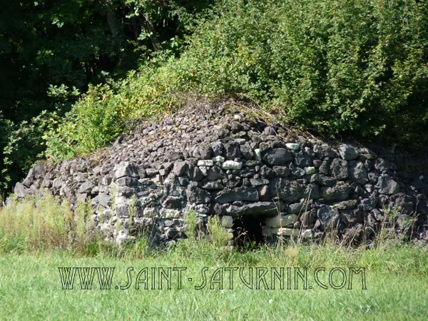 Cabane de vigne en basalte, secteur de Chadrat