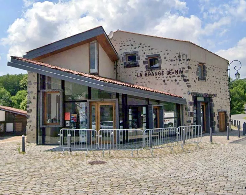 La Grange de Mai, place du 8 Mai à Saint-Saturnin