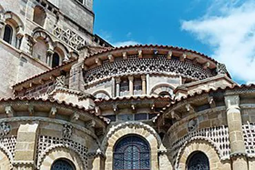 Le chevet de l'abbatiale d'Issoire et ses chapelles rayonnantes