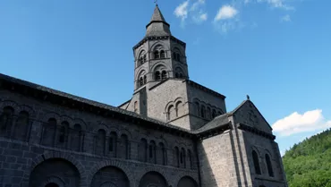 Chapiteaux sculptés de la basilique d'Orcival