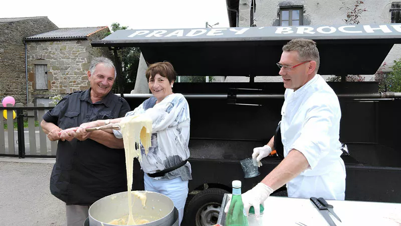 Aligot filant étiré à la spatule