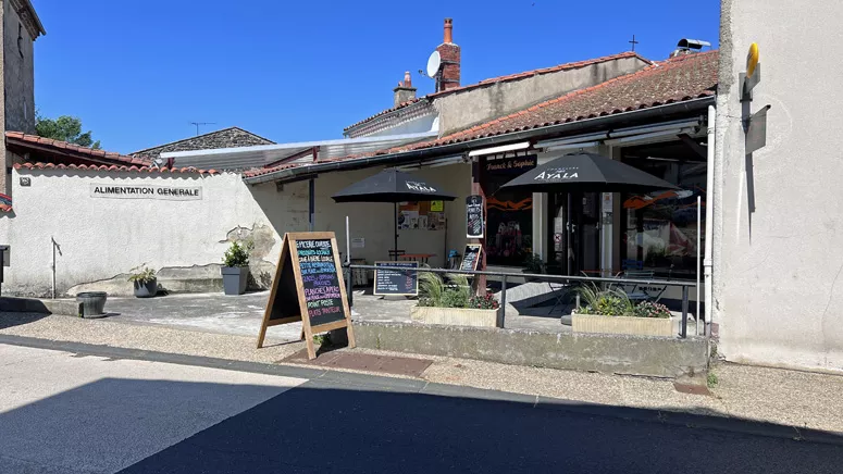 Devanture de l'épicerie Chez Franck et Sophie