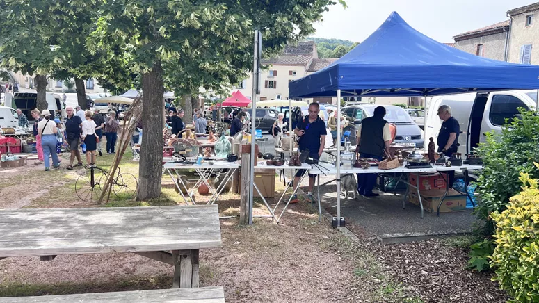 Chineurs à la brocante du 14 juillet
