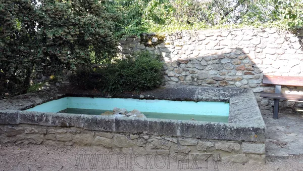 Le porche fortifié de Montpeyroux
