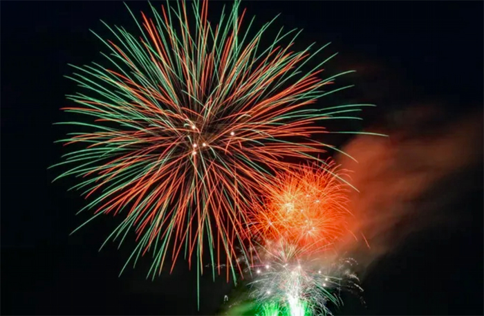 FEU D’ARTIFICE CHATEAU DE SAINT SATURNIN BAL DES POMPIERS