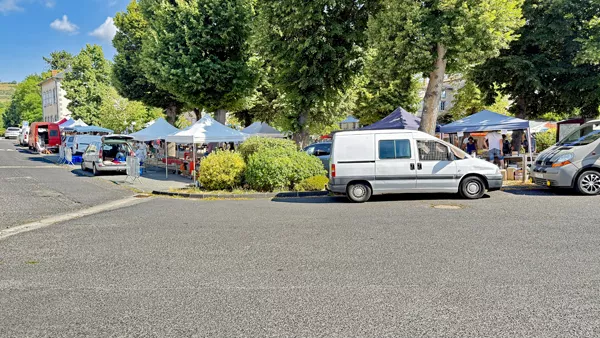 Foire à la brocante du 14 juillet 2025, place du 8-Mai à Saint-Saturnin