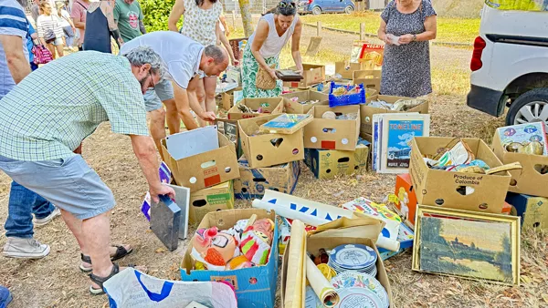 Bibelots et petits meubles à chiner
