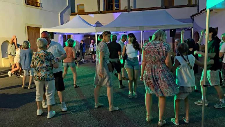 Danseurs à la Fête de la Musique de Saint-Saturnin
