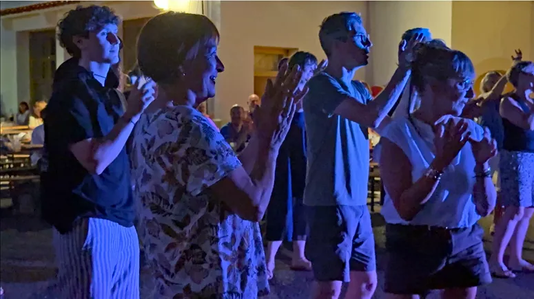Le public danse à la Fête de la Musique
