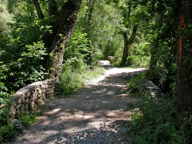 Sentier du Chaos de Flore le long de l'Auzon