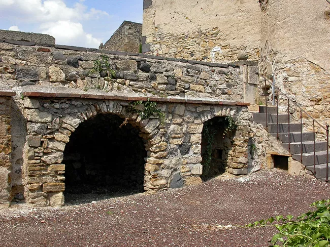 Château de la Bâtisse et rivière Auzon