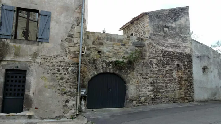 Parois de basalte au-dessus de la Couze Chambon