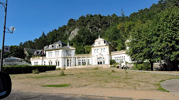 Saint-Nectaire-le-Bas et son architecture thermale