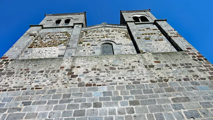 Le chevet étagé de l'église de Saint-Nectaire