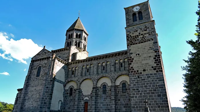 Intérieur de l'église romane de Saint-Nectaire