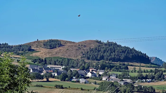 Sentier de randonnée au puy de la Combegrasse