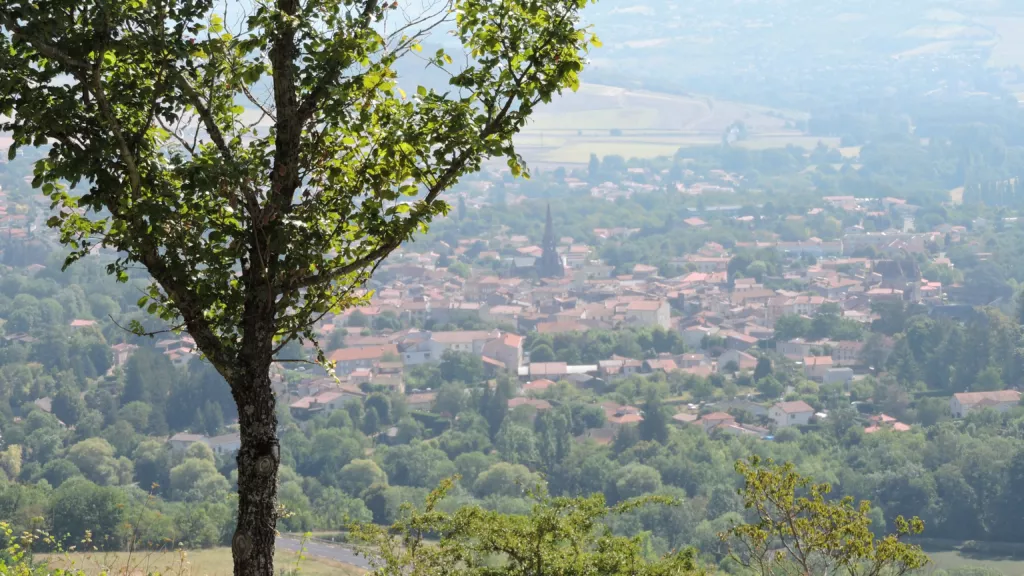 Vue sur le coteau de Montépo et la plaine de la Limagne