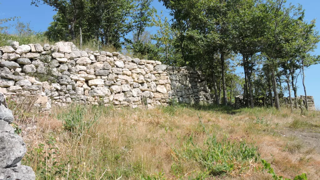 Panneau explicatif sur la géologie de la faille de Limagne à Montépo